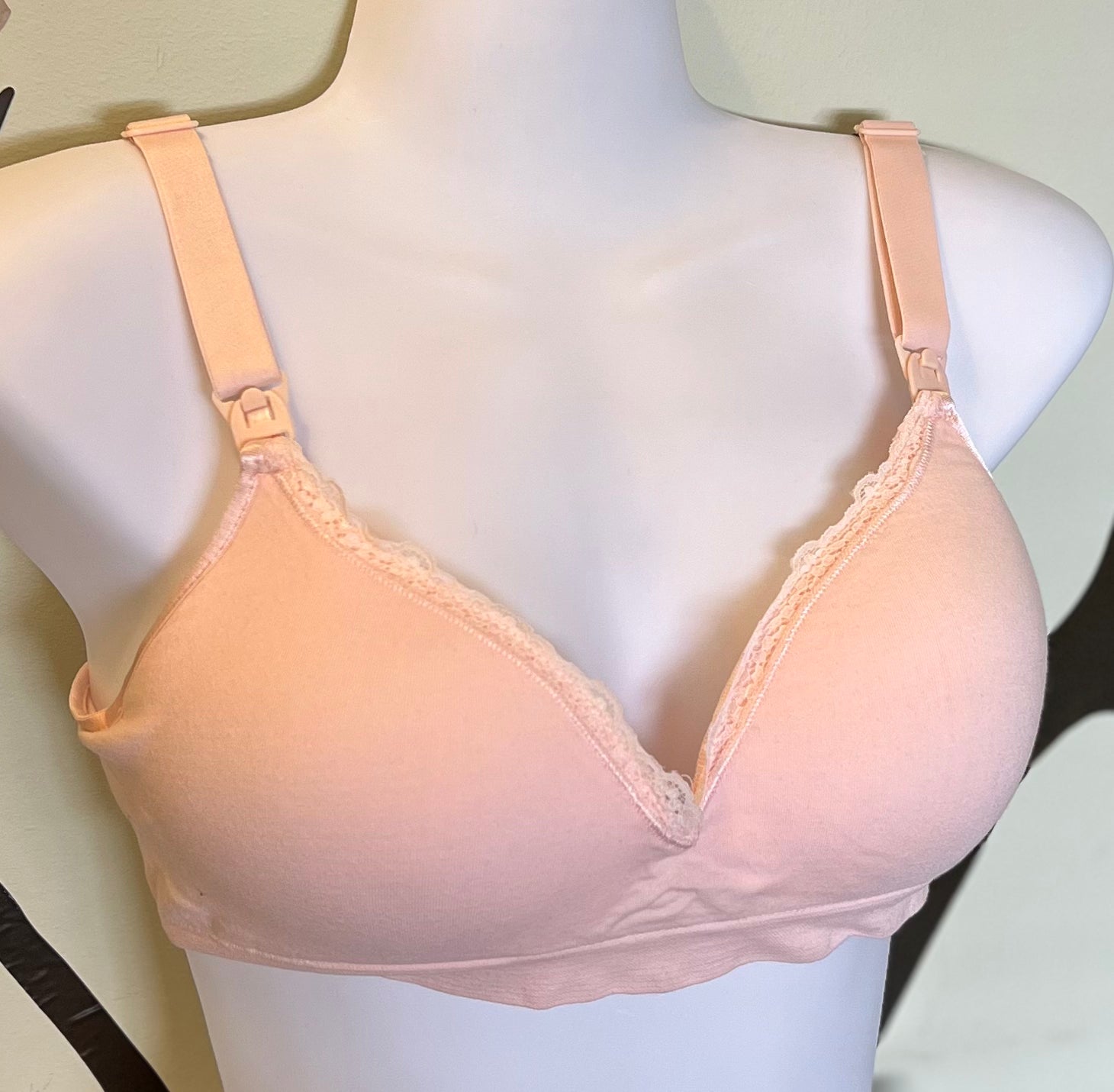 Women's Plus Size Bra, Thin Breastfeeding Gathered Breasted Large Breast  Cup, Classic Shoulder Strap Bra,pink,50/115F : : Fashion